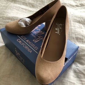 Nude suedelike chunky heel size 7M